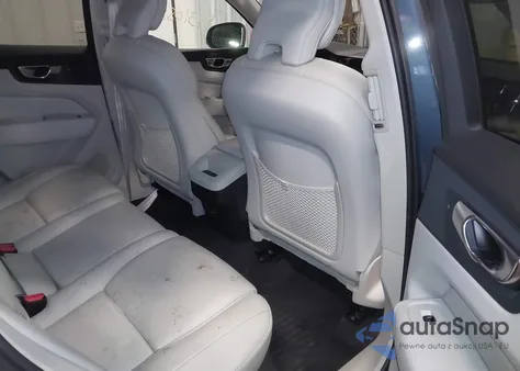 2021 Volvo Xc60 T5 Momentum z USA, uszkodzony, nr VIN YV4102RK3M1743236